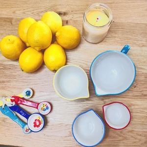 Pioneer woman set of measuring spoons and nesting measuring cups